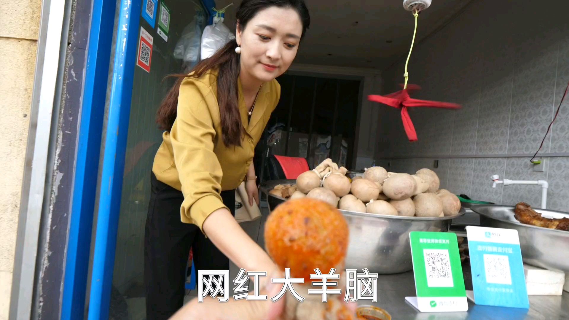 山东美女老板娘,卖网红大羊脑,一天卖4000多块,吃的都是回头客