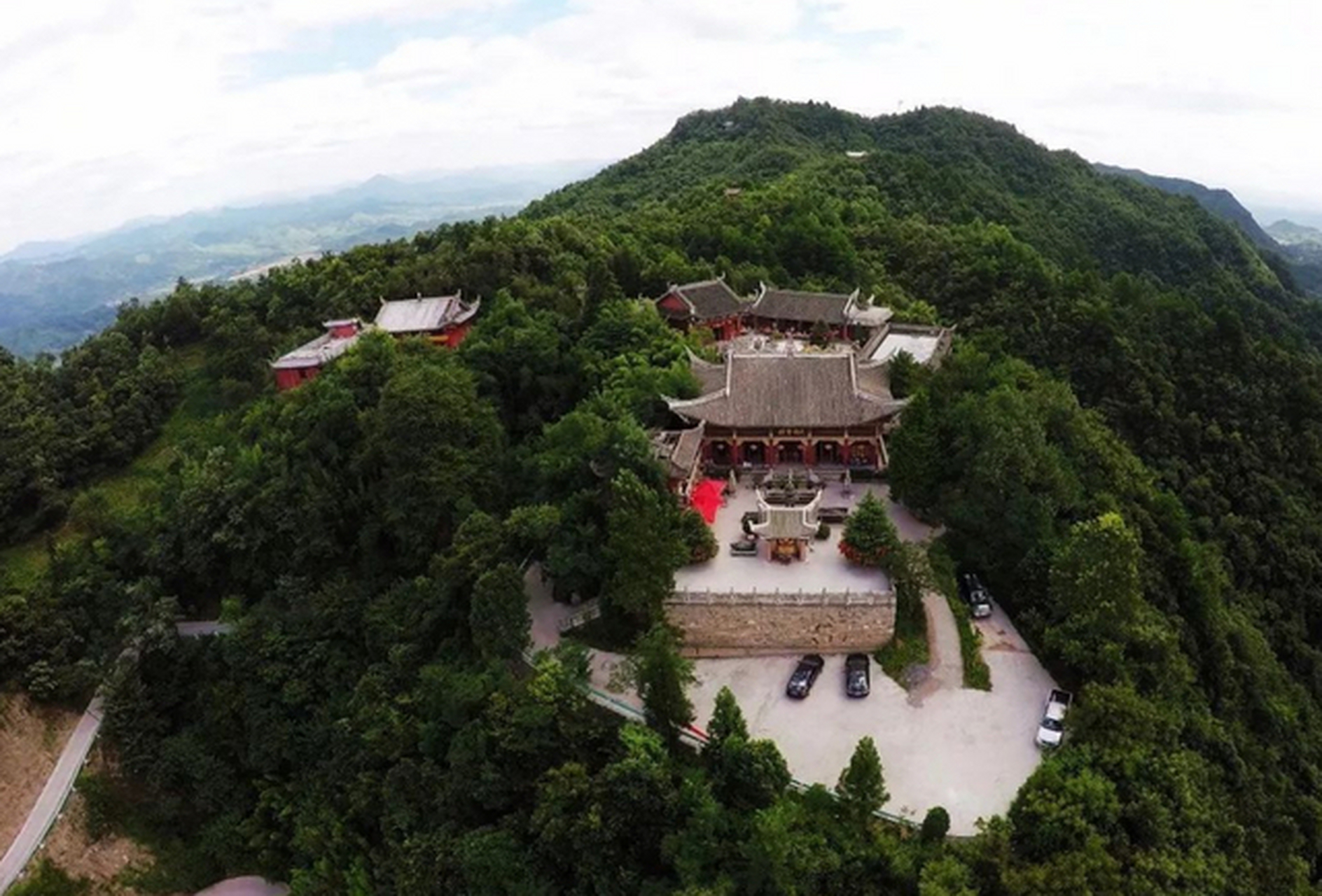 vlog打卡计划#成都金凤山旅游攻略  金凤山:位于崇州街子古镇,与