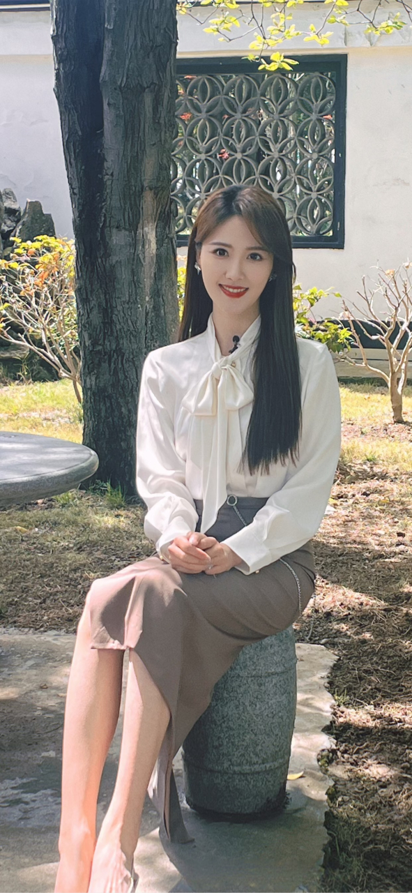 新来女老师好漂亮