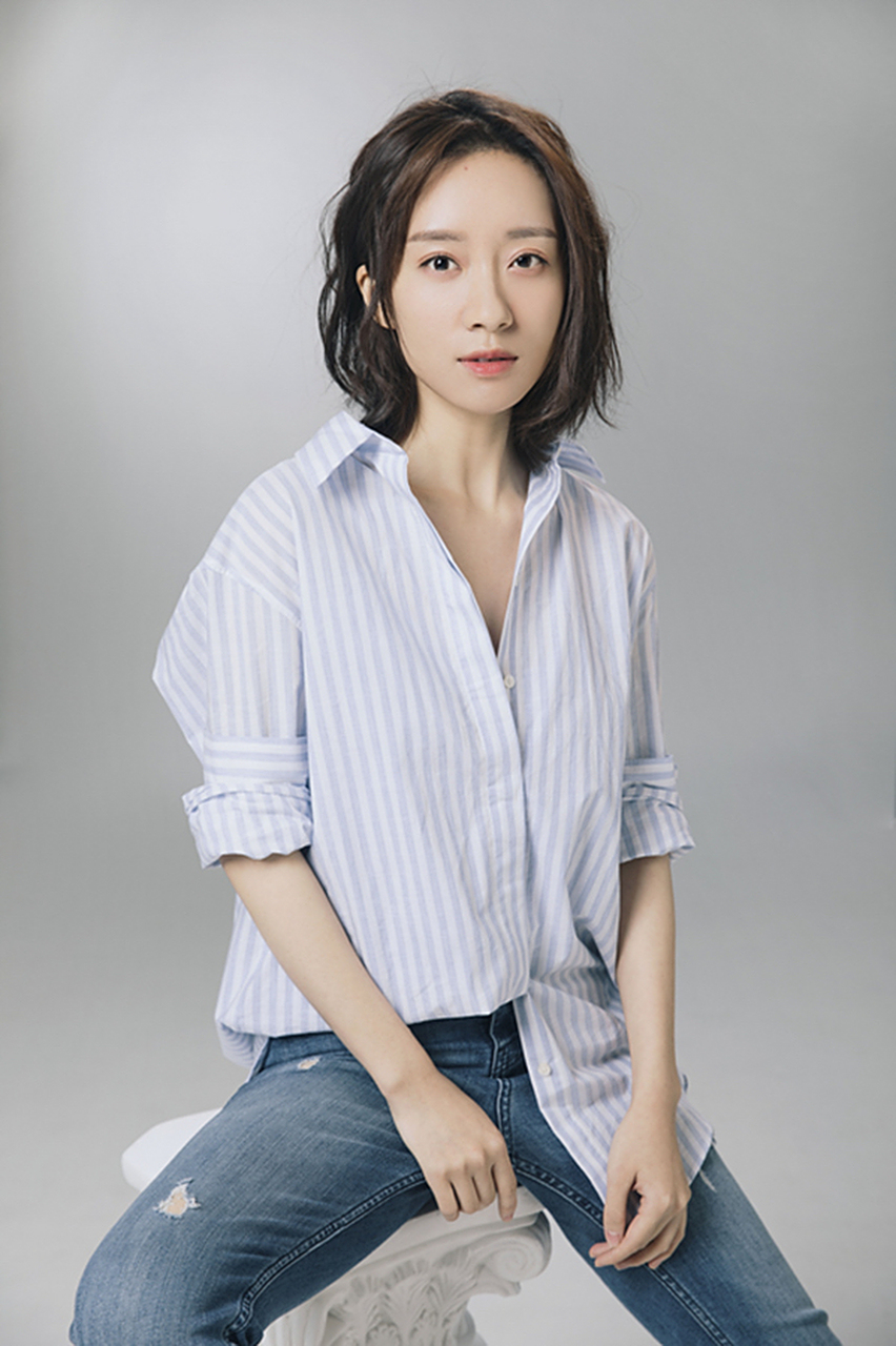 杨玥,1991年10月11日出生于湖南省常德市,毕业于四川师范大学舞蹈表演