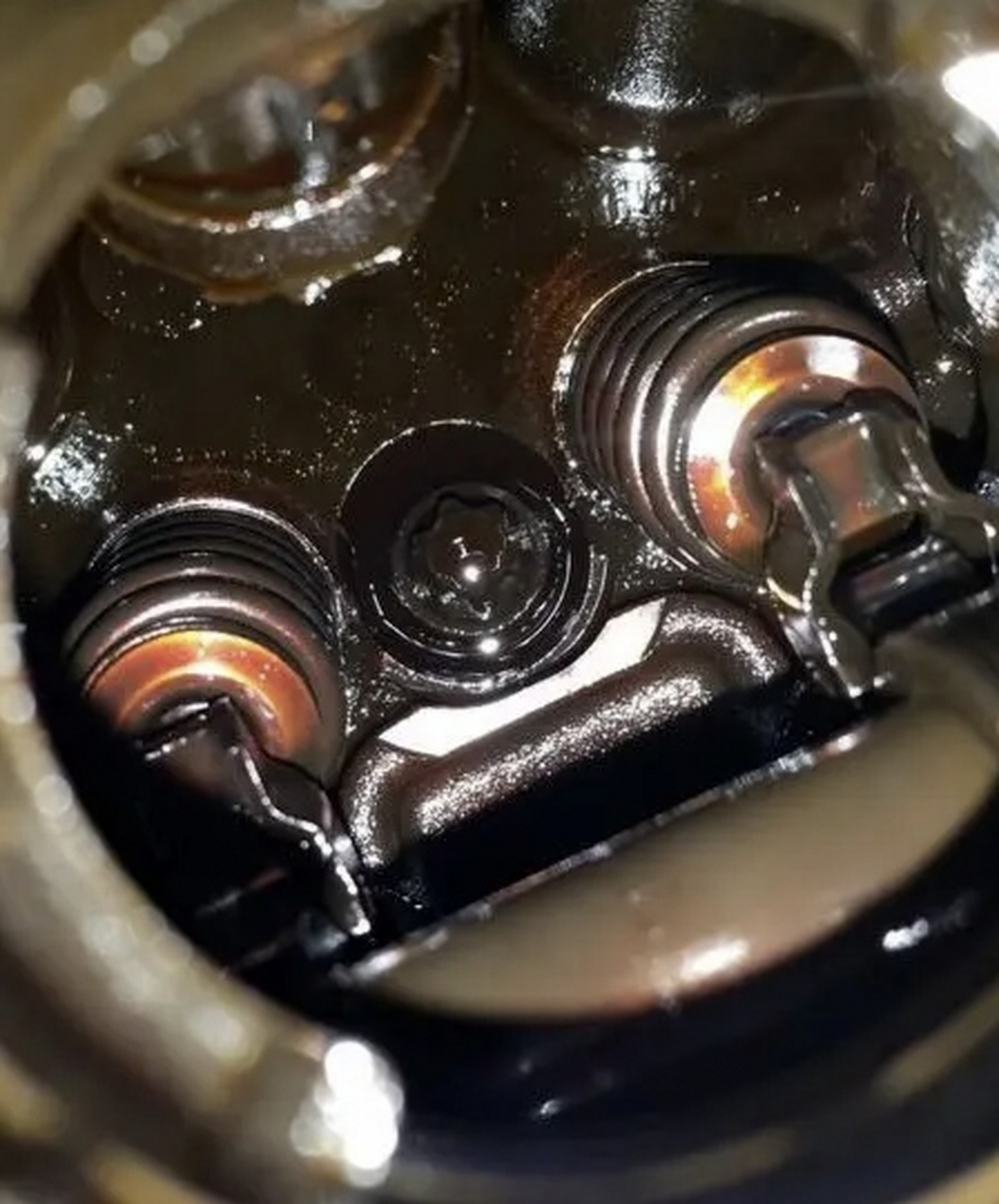 清洗发动机很火,现在机油质量好了,按时更换,哪里还会大量产生油泥