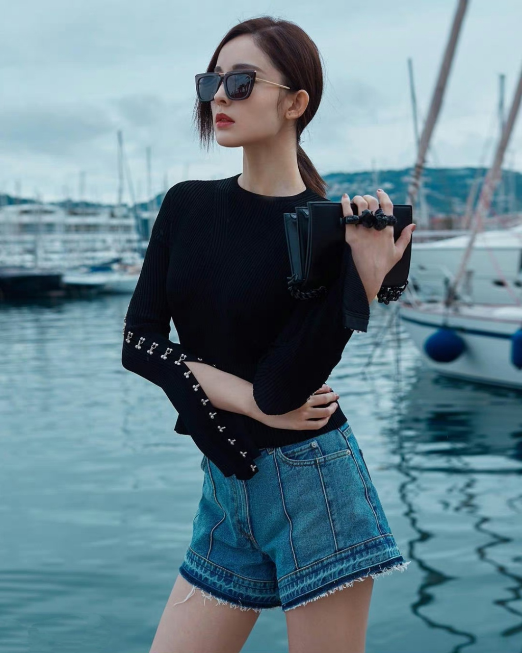 腿精#古力娜扎# 雪肤玉貌的容颜,窈窕曼妙的身材,纤瘦白嫩的大长腿