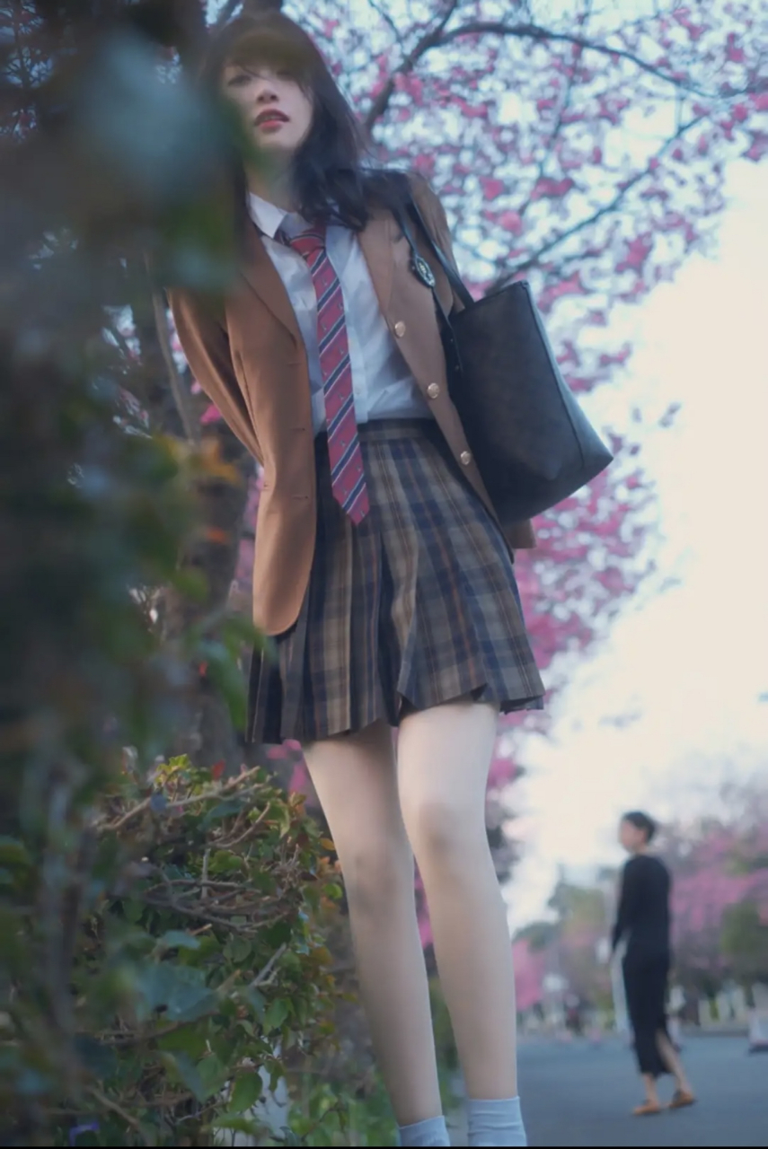 梅花树下的日系jk制服美女