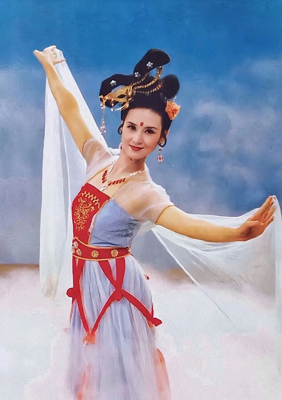 86版本西游记的嫦娥跳舞,西游记开头这个片段,印象深刻.