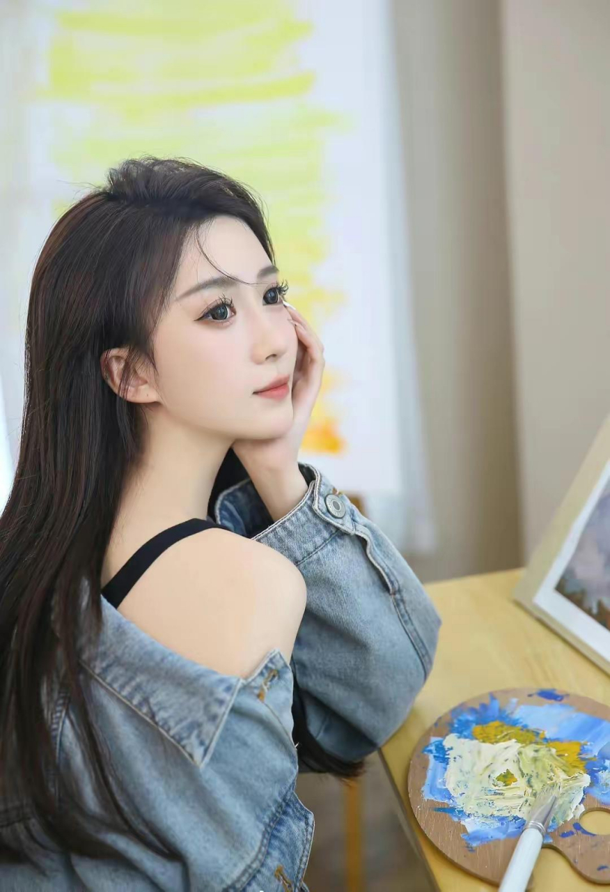 身材好,优雅文静的美女