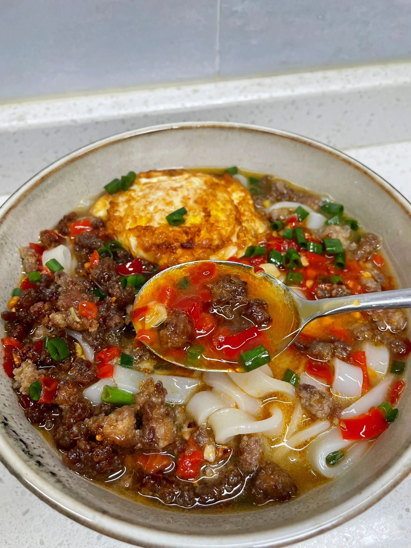 又香又辣的剁椒肉末米粉 剁椒肉末米粉也太美味了剁椒是小米辣的香味