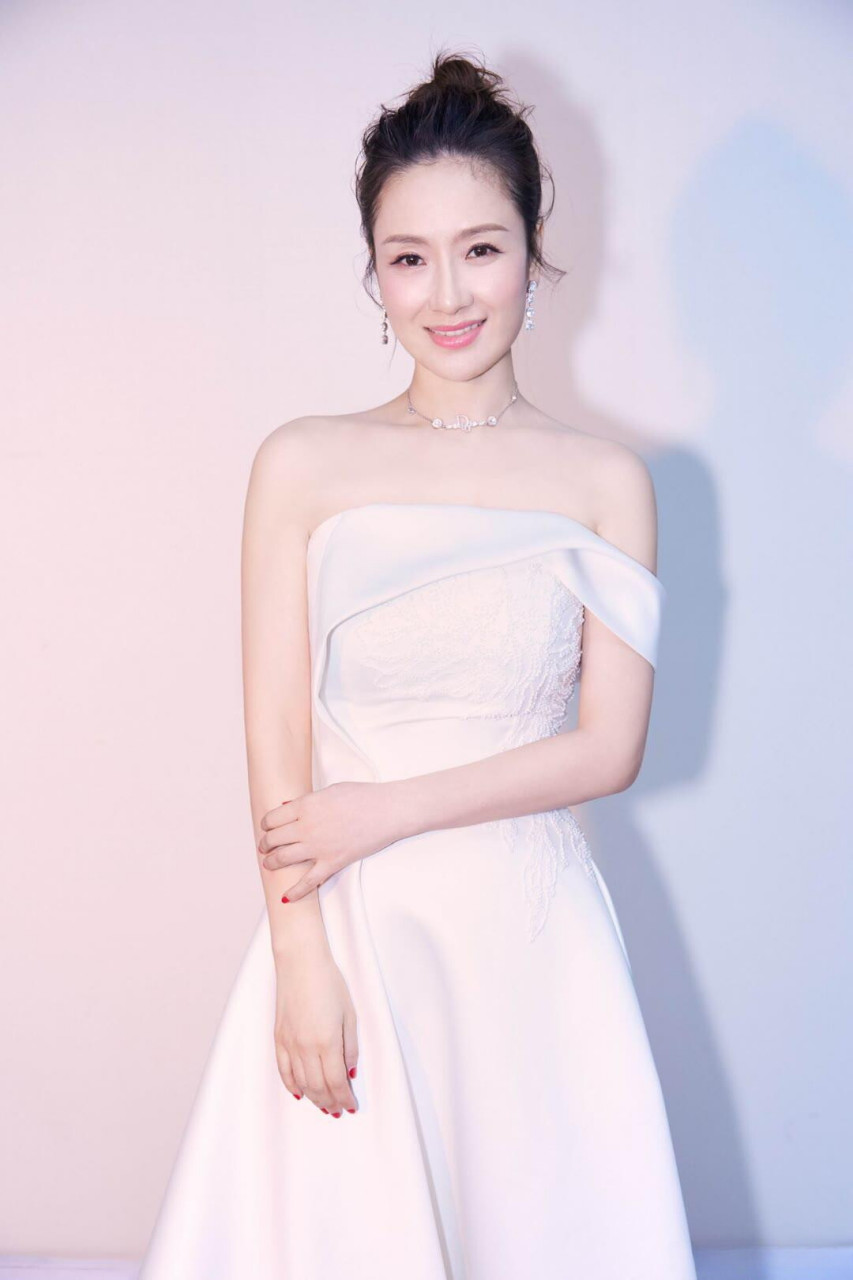 孙宁是一位80后女演员,她在剧中展现的温柔端庄形象真是令人难以忘怀!