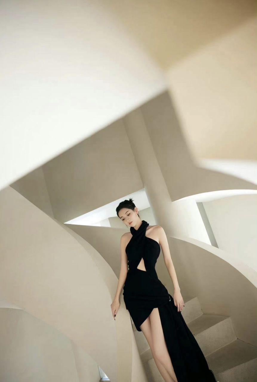 王玉雯黑色礼服好绝