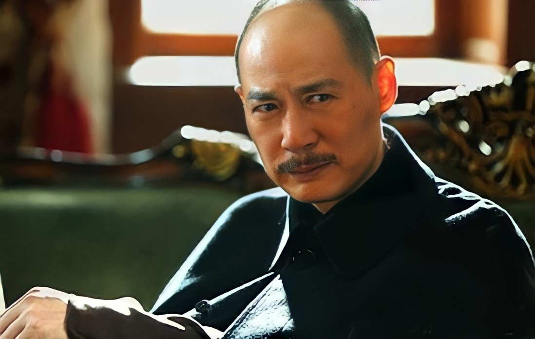 宋美龄有抽烟的习惯,老蒋对此无法忍受,导致两人被迫选择分床睡