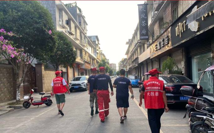 疫情防控—成都应急大邑飞鹰救援队在行动