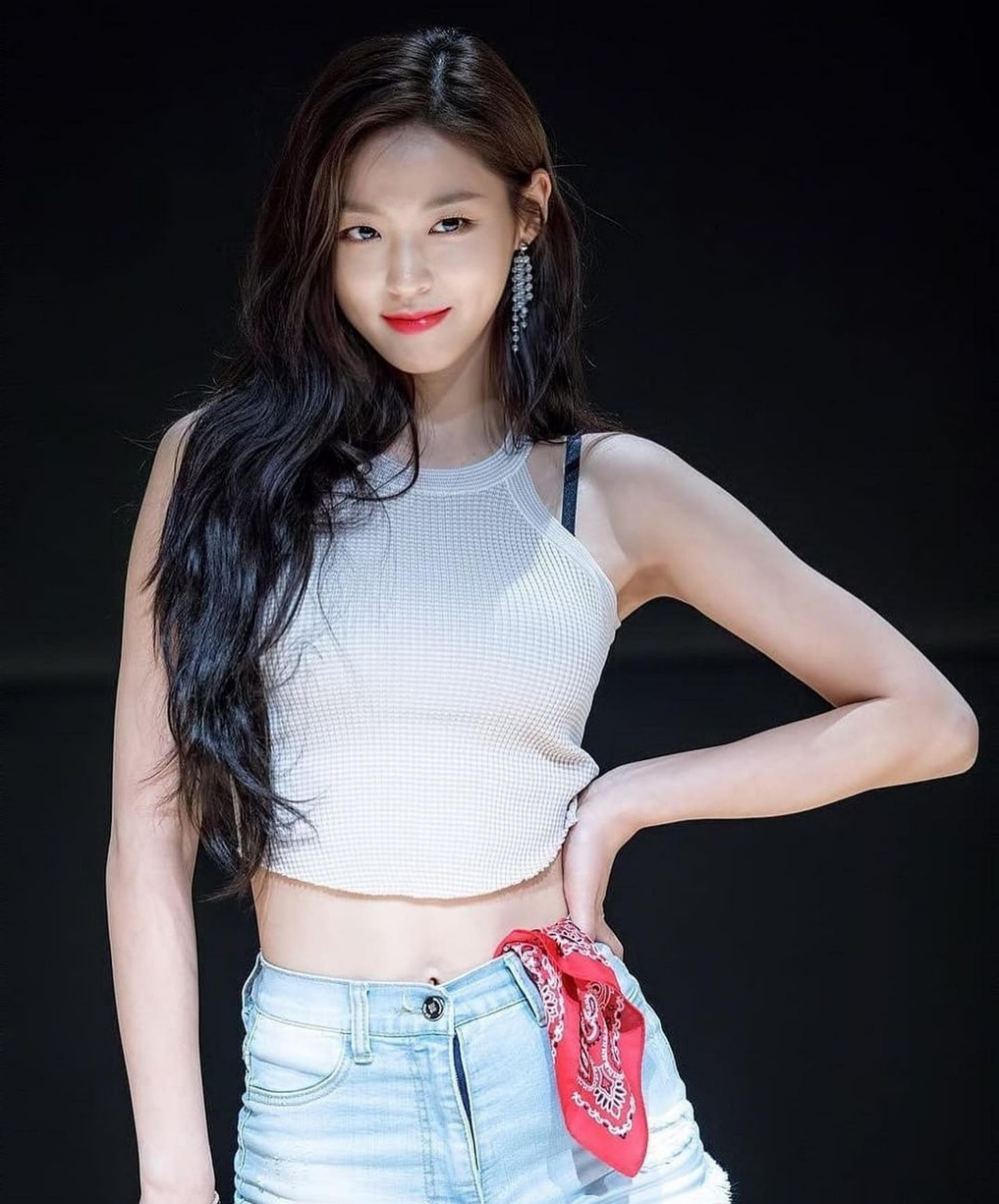 金雪炫# 背心牛仔短裤,清爽怡人