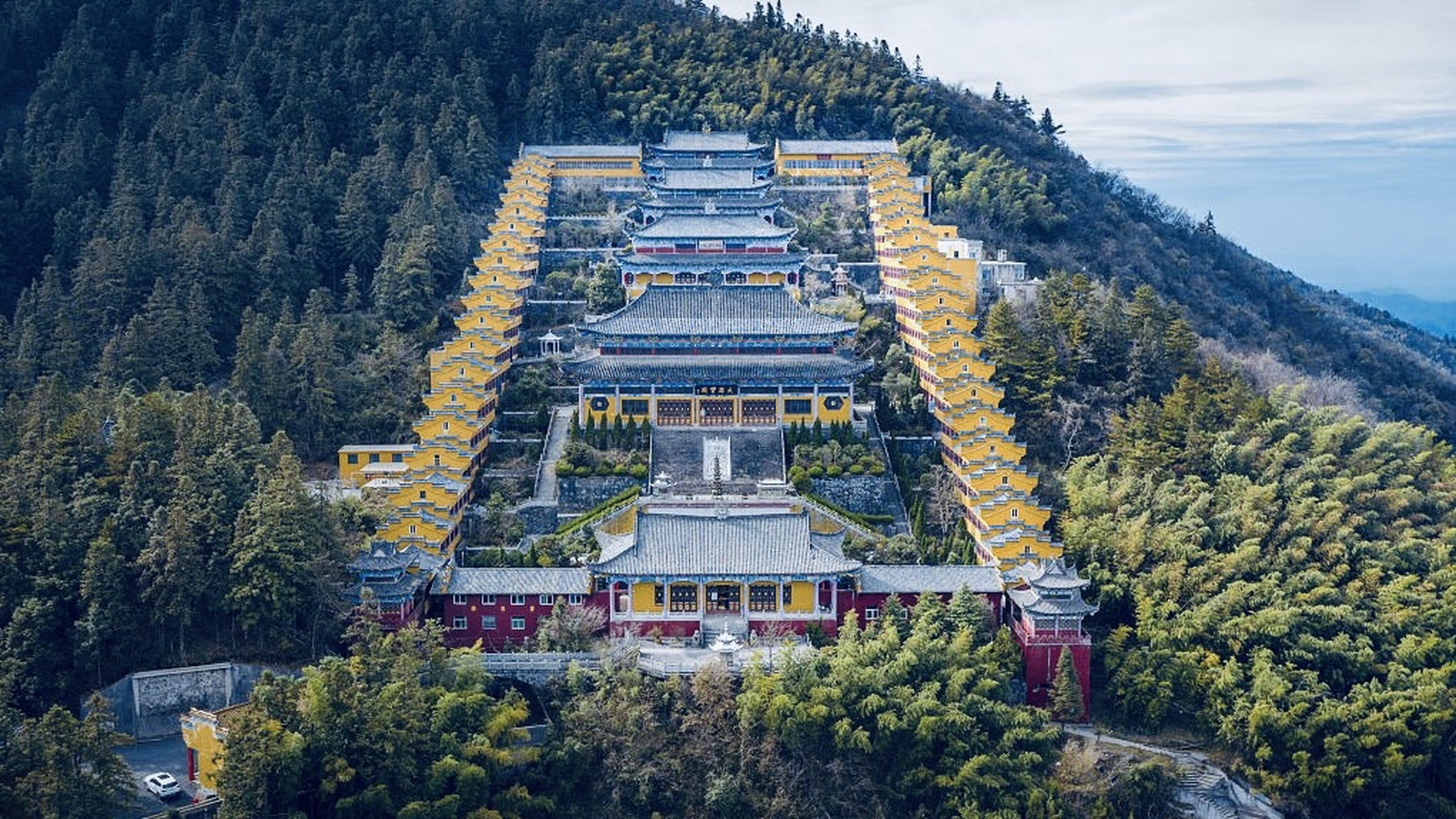 【九宫山】 九宫山,是国家级风景名胜区,位于湖北省通山县八一路368号