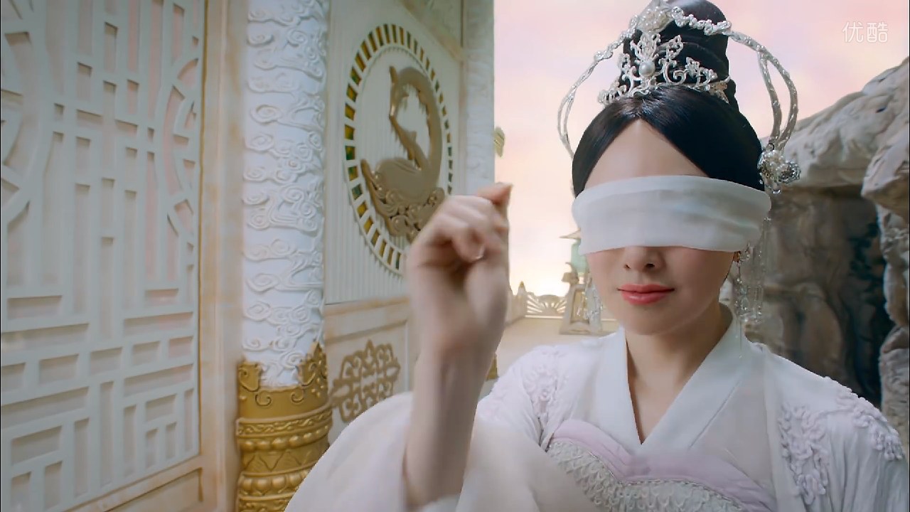 盘点影视剧里明星蒙眼睛的造型,有的蒙眼纱布薄过牛油纸,搞笑呢