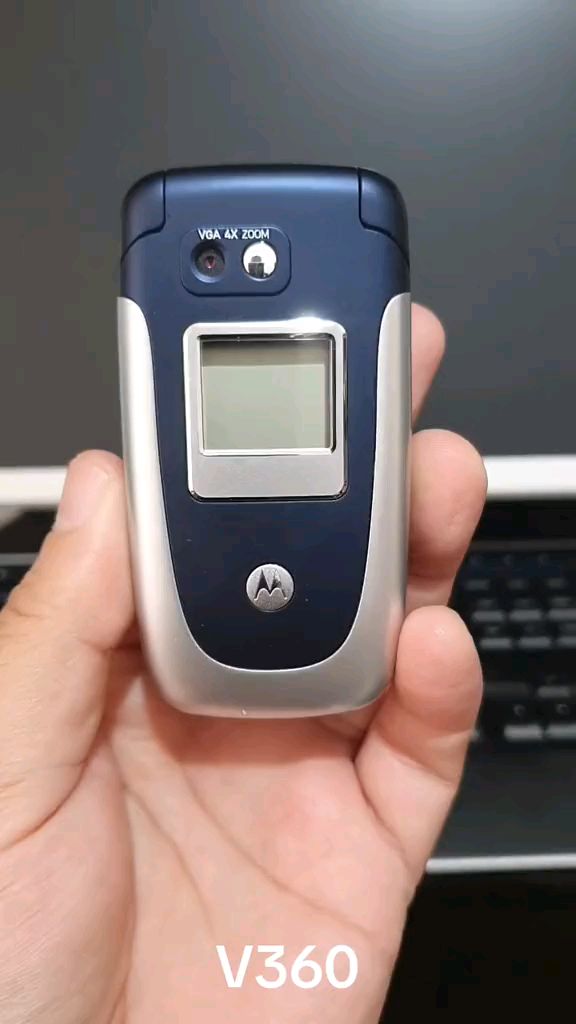 摩托罗拉v360翻盖手机,我一直觉得翻盖手机逼格很高