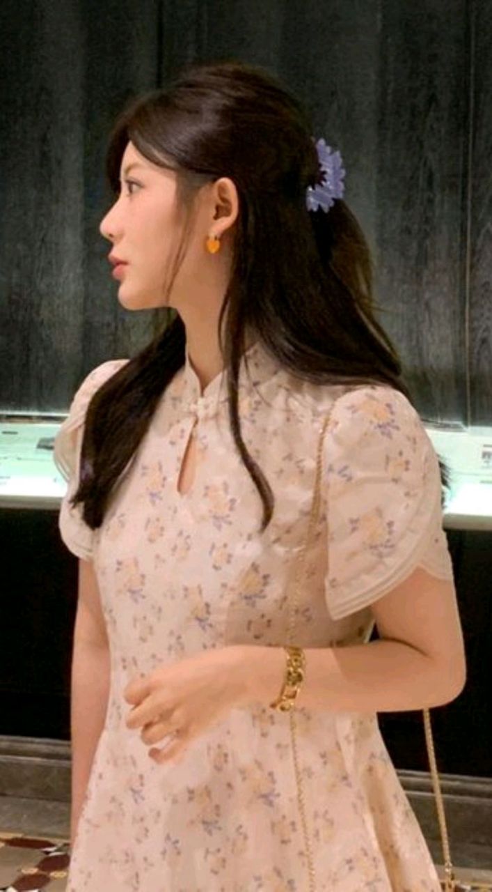 时尚嫩模"于momo小饺子",美艳如玉,甜美可人