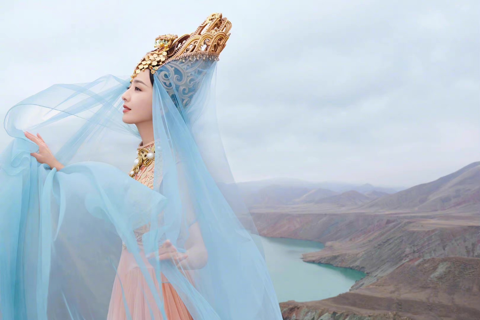 佟丽娅也太美太仙了!宛如敦煌壁画上飞下来的仙子