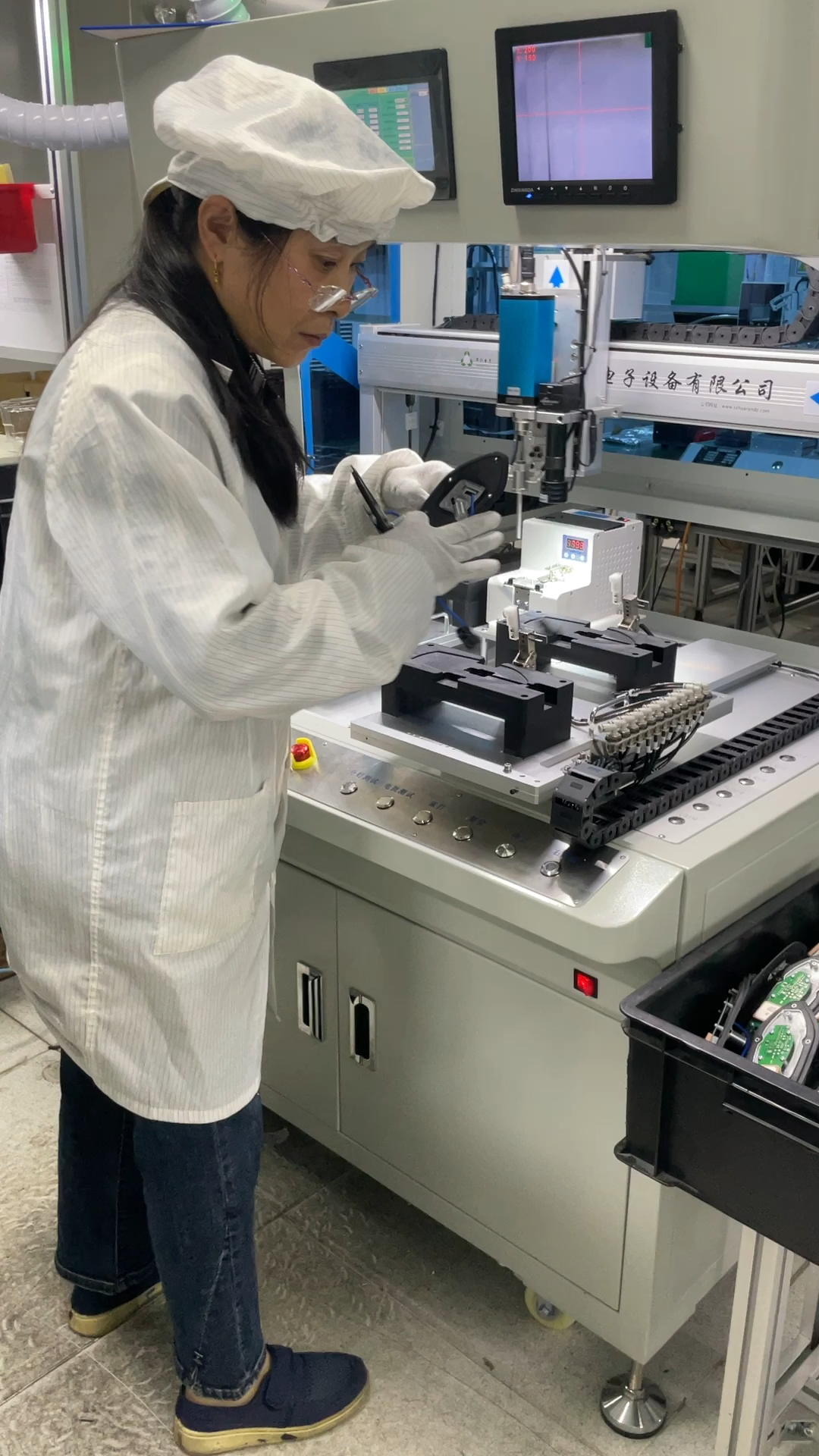 全自动高精度锁螺丝机