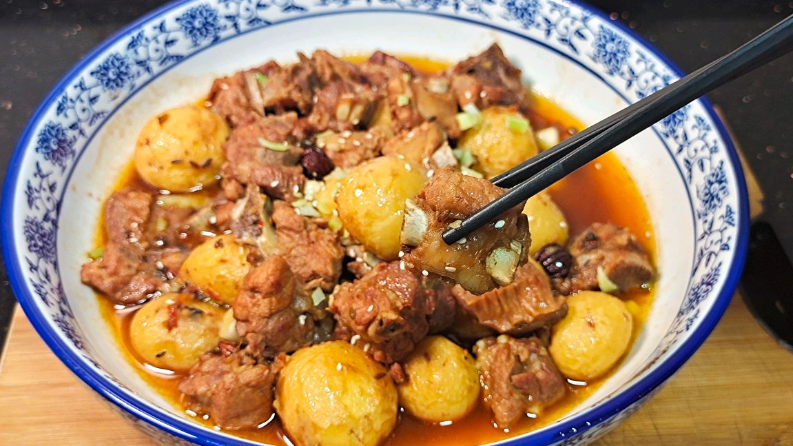 土豆烧排骨,营养又美味,简单易做,孩子说比糖醋排骨好吃