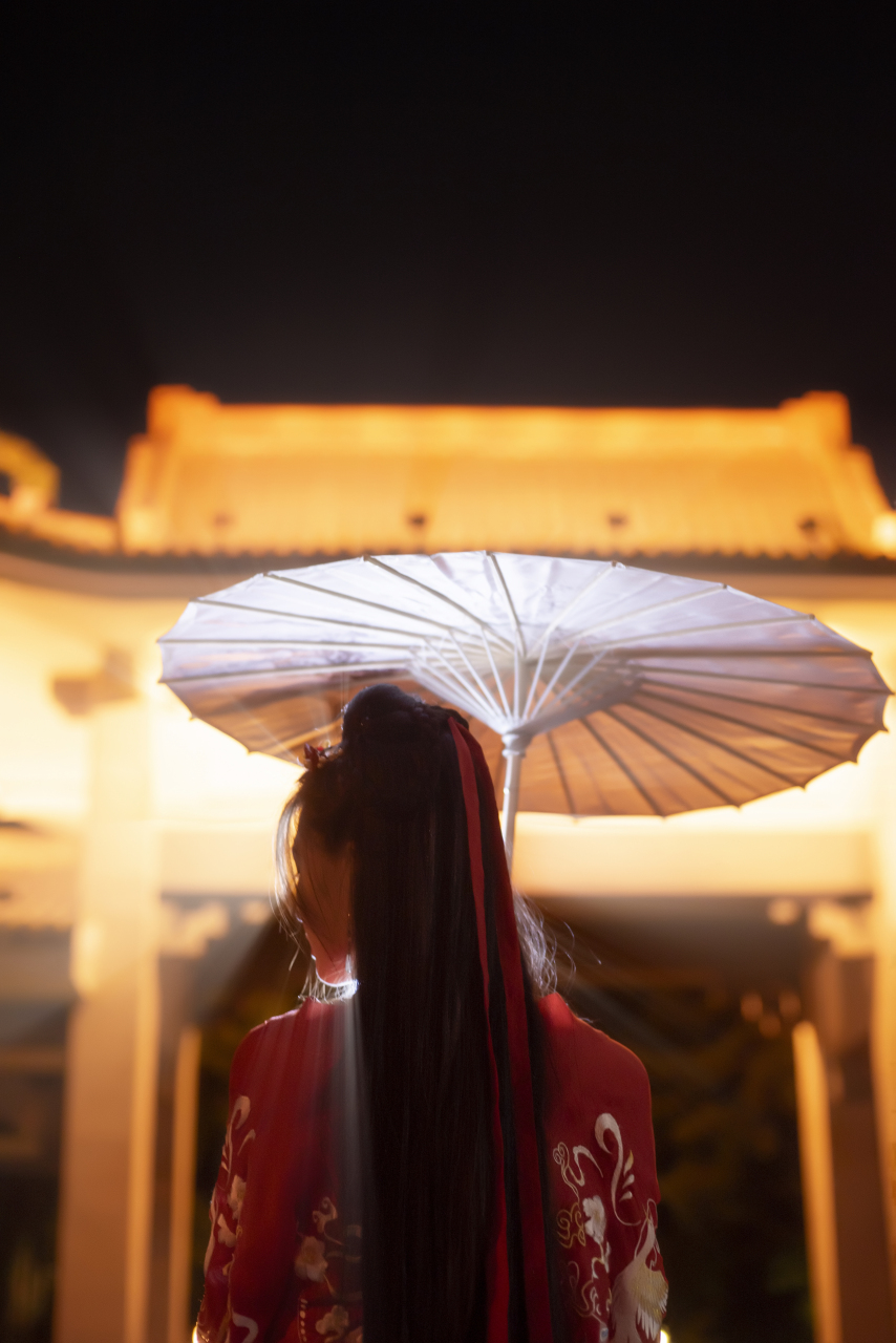 古风美女.夜景人像#养眼美女# #美女# #模特# @百度创作者官方助手