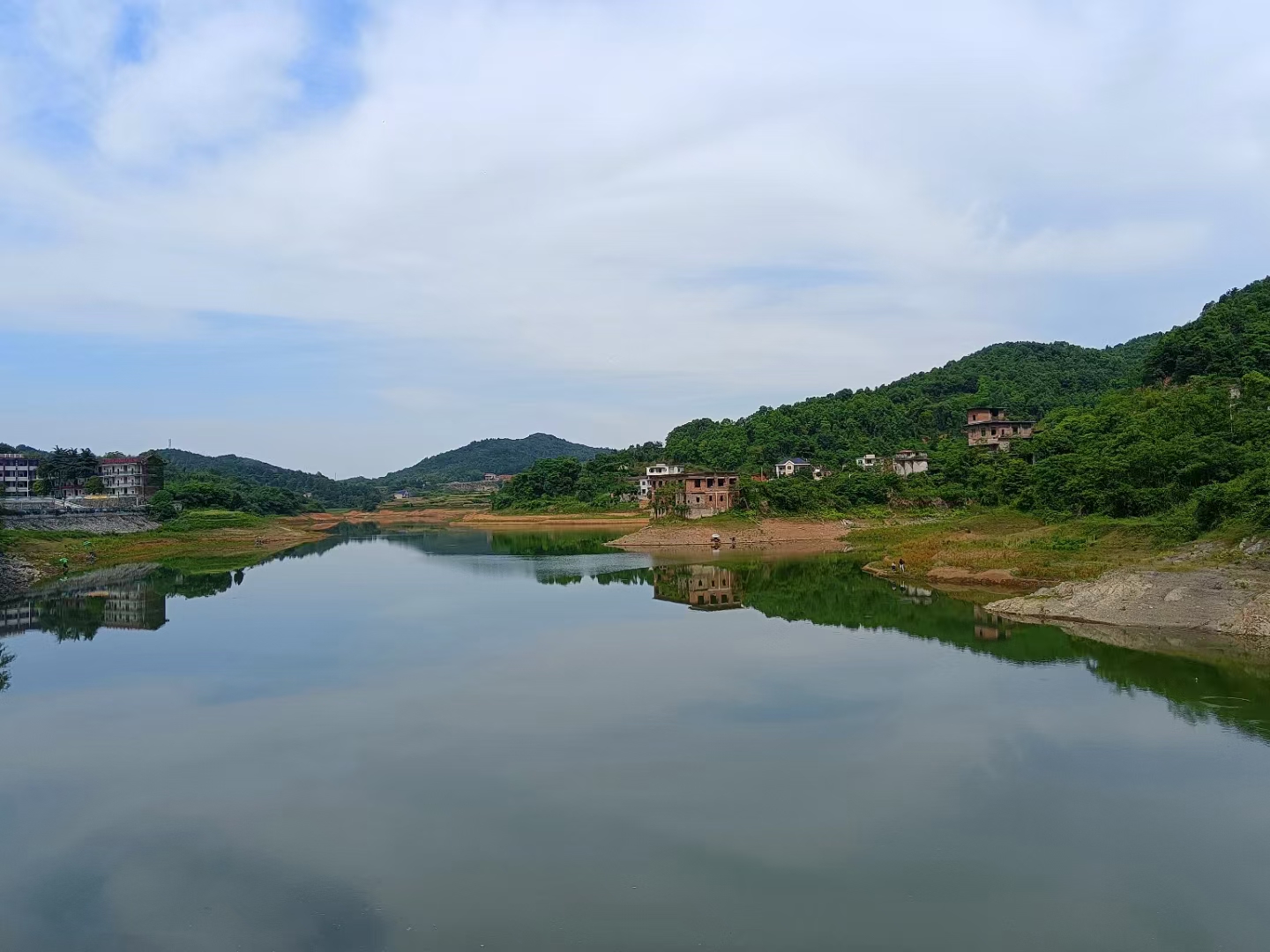 《澄蓝钧天碧波湖》