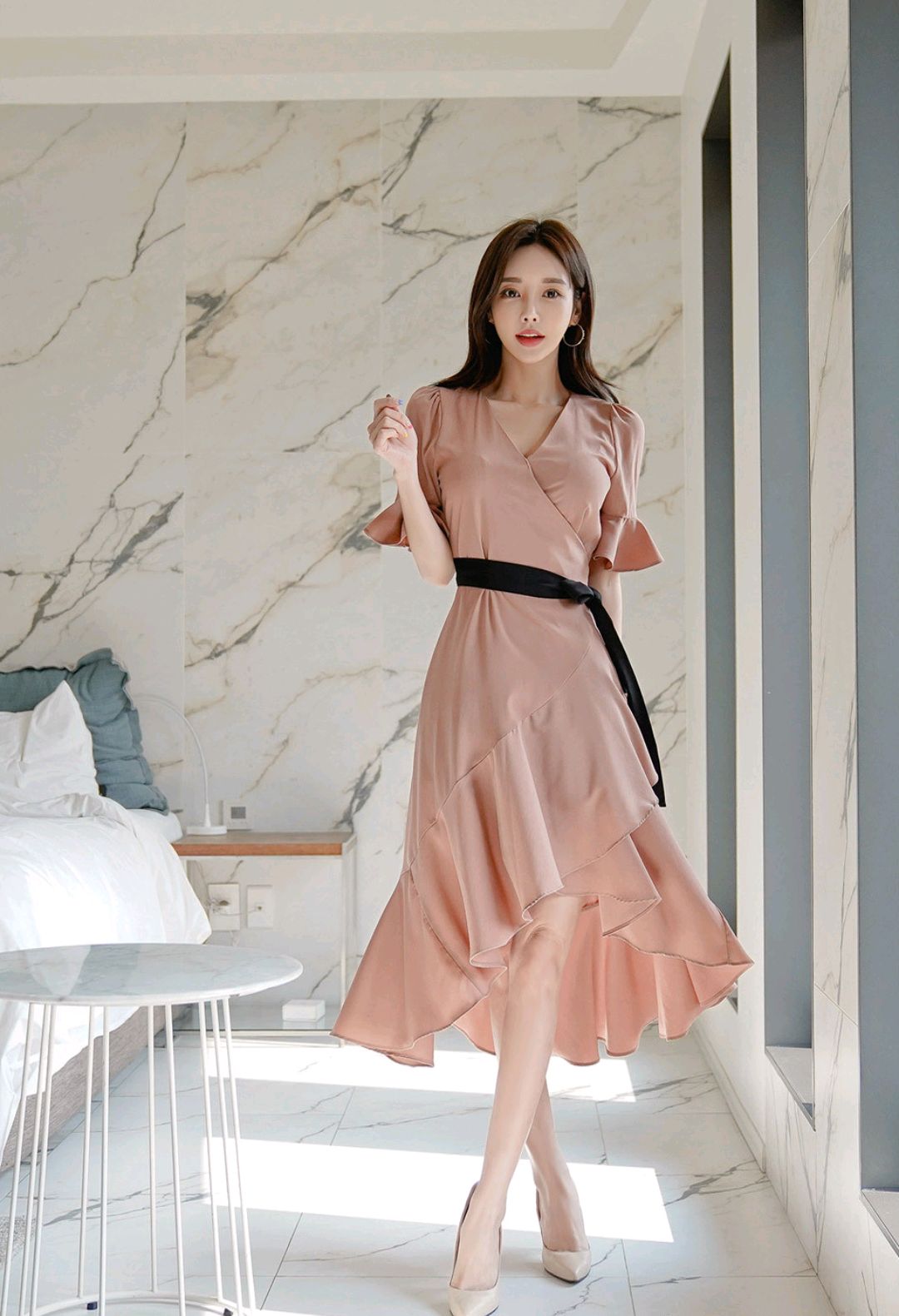 孙允珠:麂皮雪茄泛棕纯黑系带仙女裙