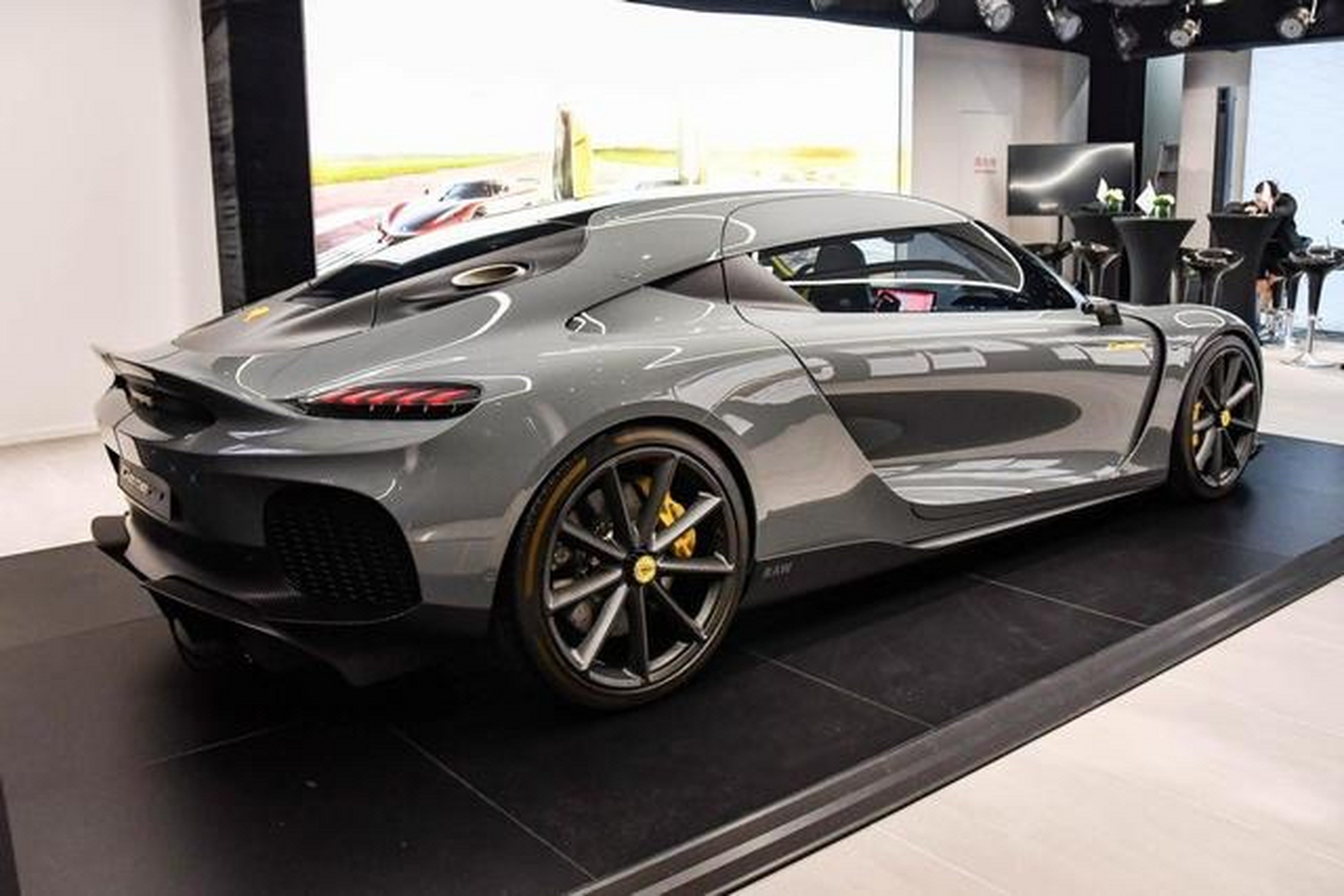 科尼赛克,零百加速1.9s,售价1980万元