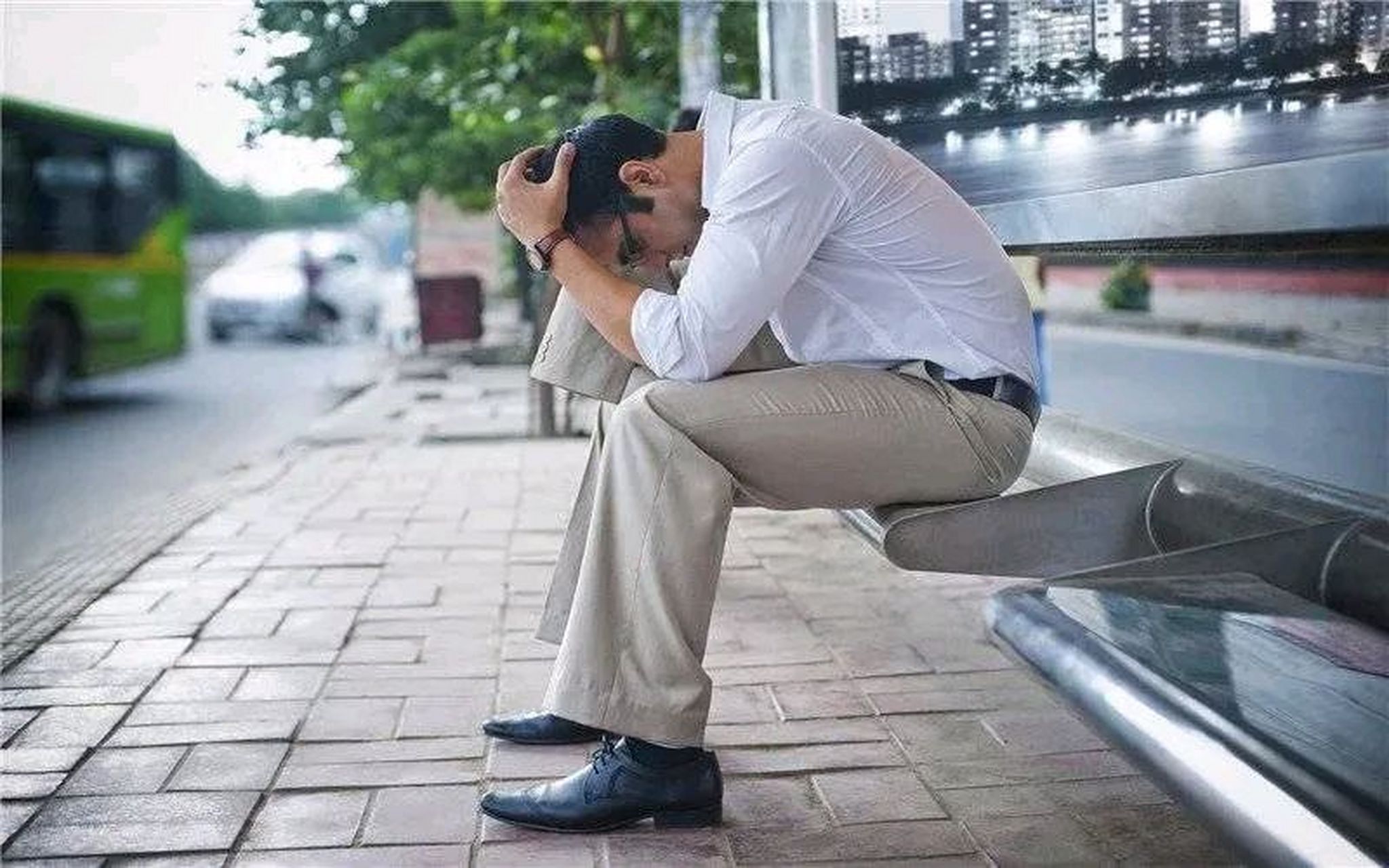 落魄无助的男人图片图片