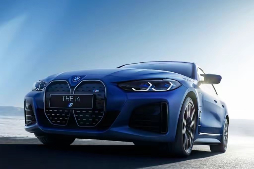 宝马i4:纯电续航560km,售价54.99万,配置丰富