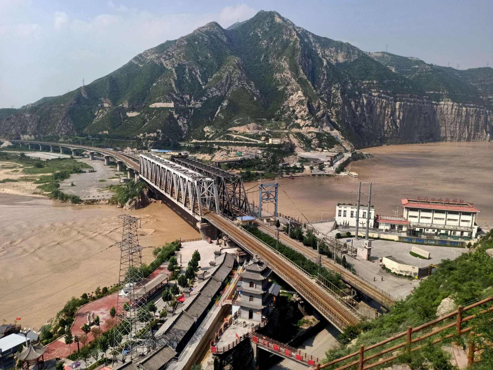 鲤鱼跃龙门源于山西省运城市河津市 禹门口黄河大桥 新桥全长4.