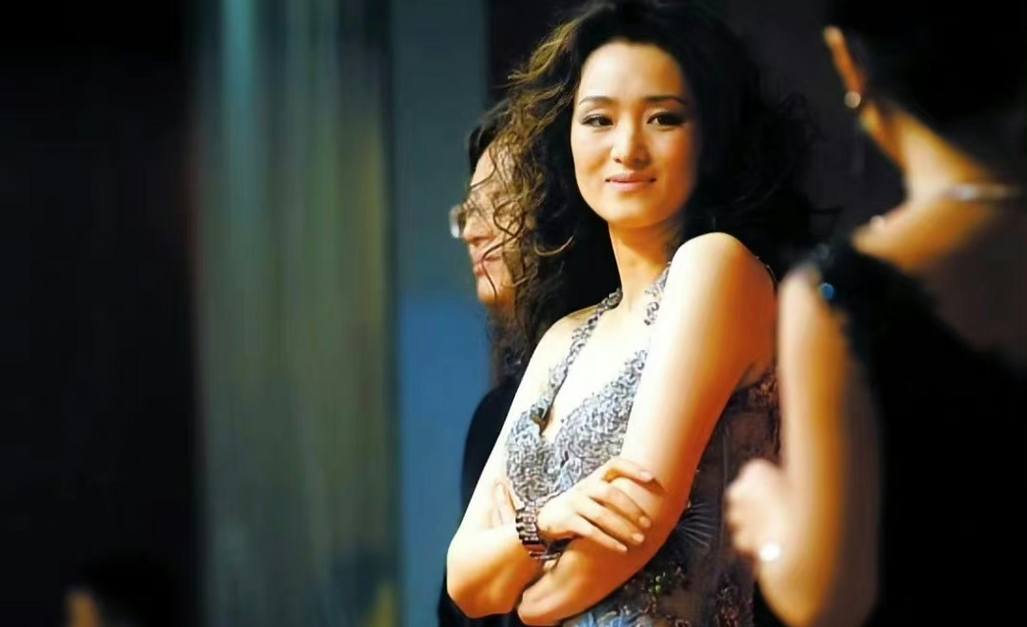 看到几张巩俐的老照片,太美了!