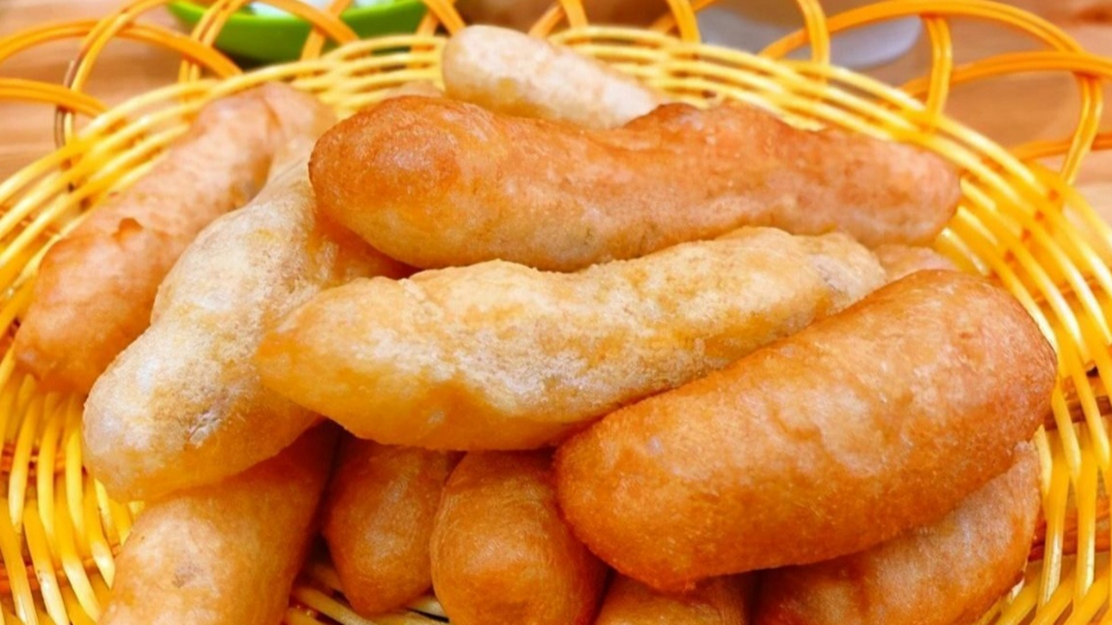 外焦里嫩,香气四溢  郑州人吃油馍头也有很久的历史了,这是河南郑州的