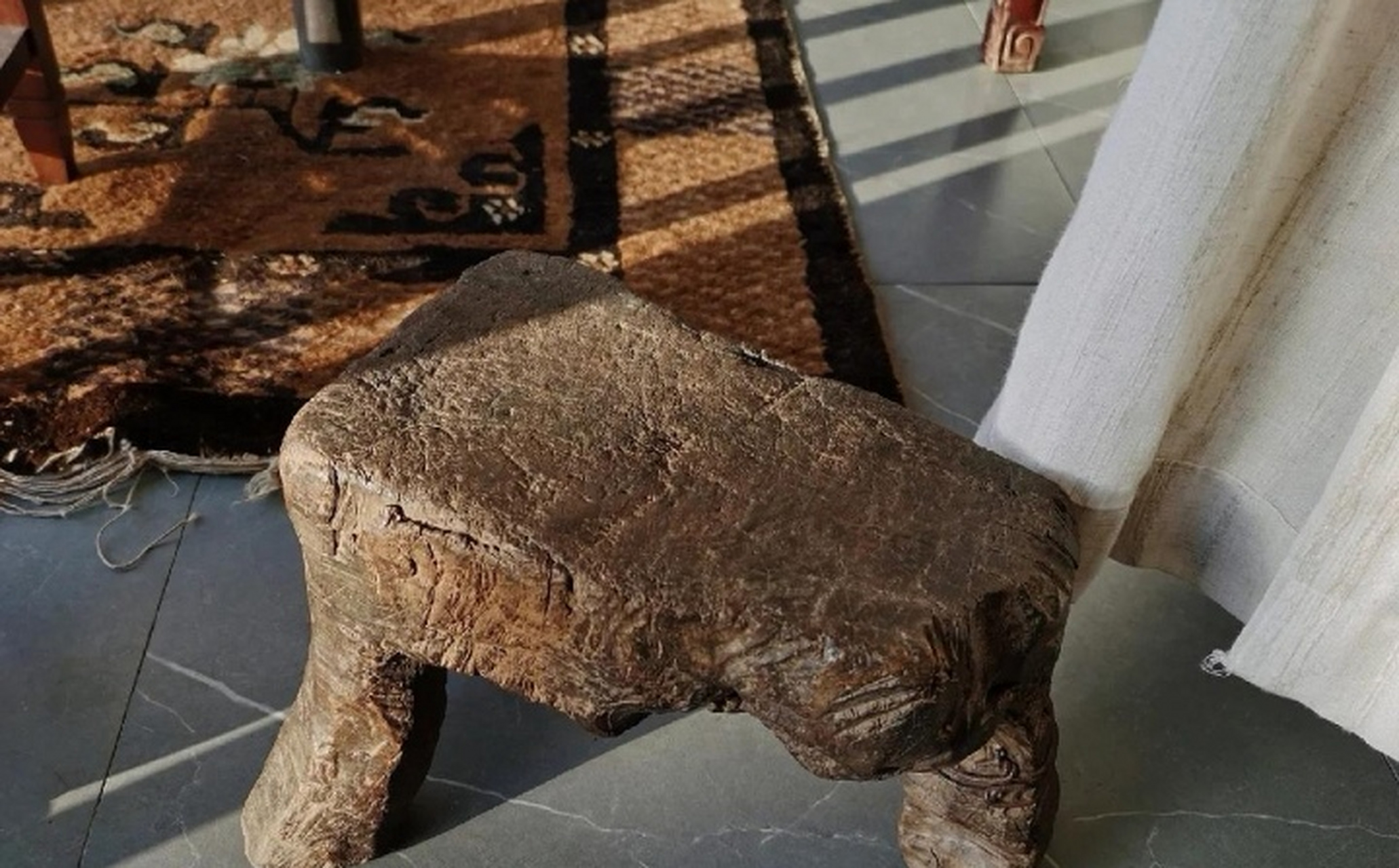 邻居用了三十年的烧火小板凳,结果15块钱就卖给我了