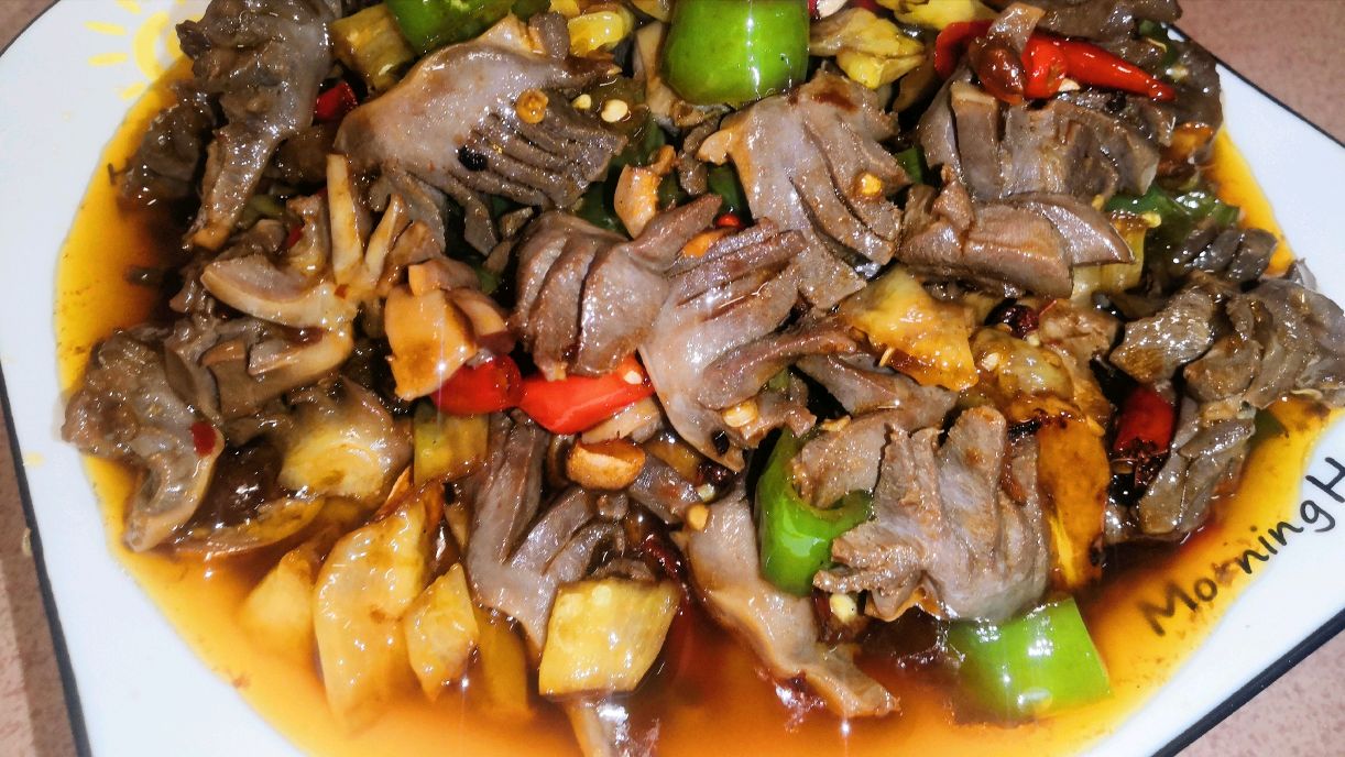 辣炒鸡胗的家常做法,鸡胗香辣脆爽可口,一点腥味都没有