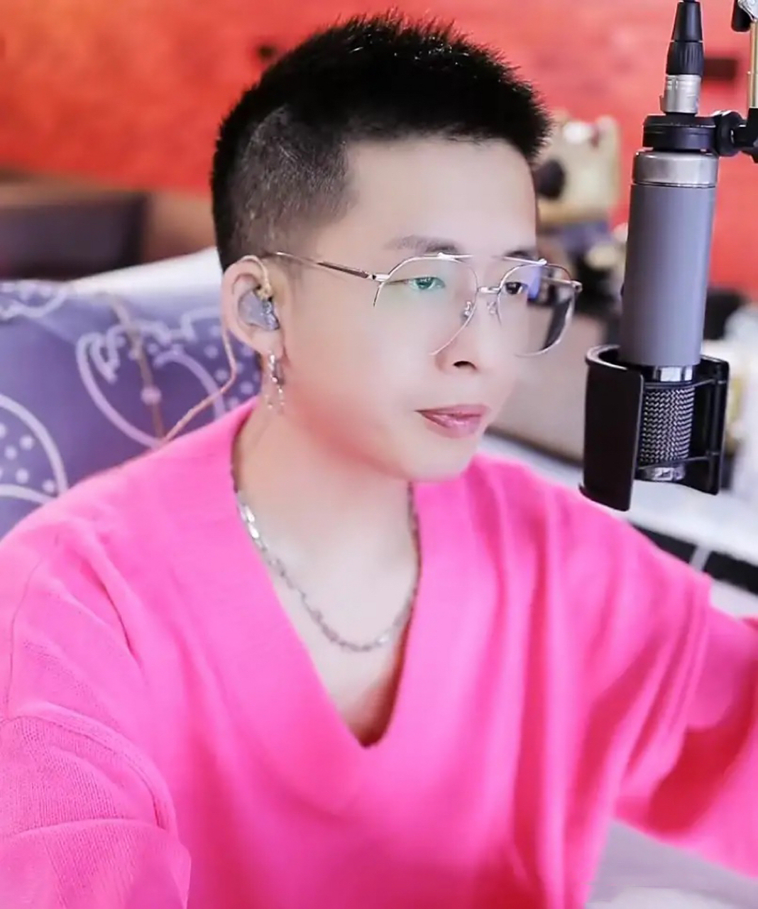 网红王冕涉洗钱案被抓:网红歌手王冕涉洗钱案,判刑7年半,利用直播打赏