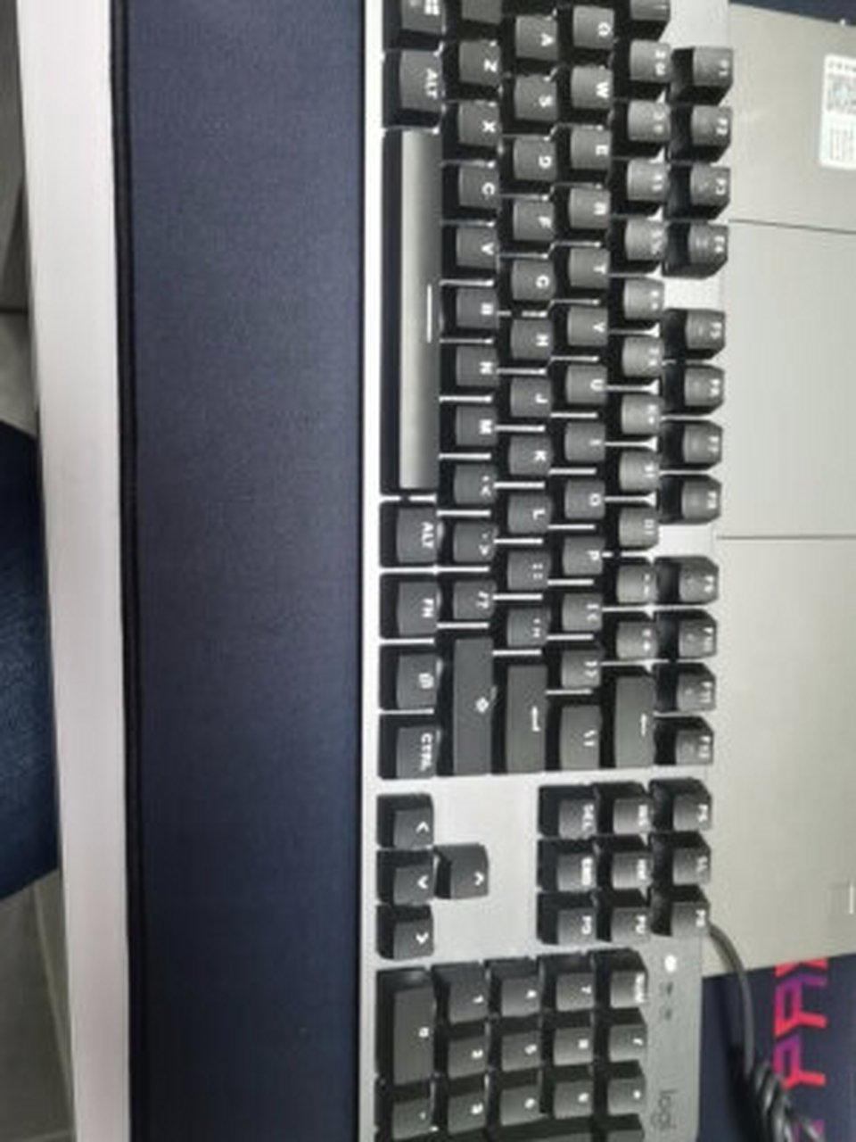 罗技(logitech)k845 机械键盘 有线键盘 游戏办公键盘 104键 全尺寸