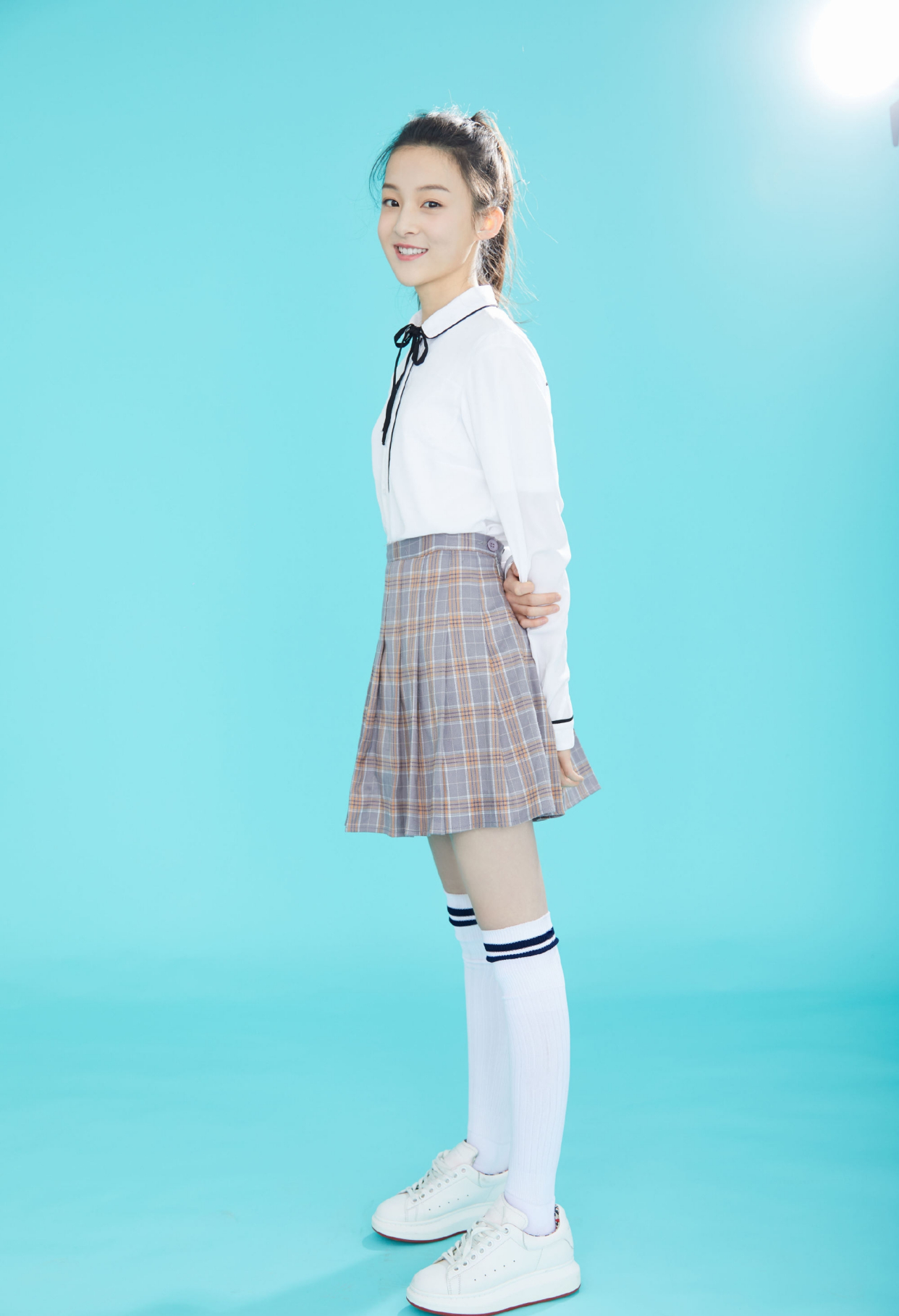 庆余年范闲妈真美,15岁顾语涵小小年纪气质不俗,时尚穿搭有一套