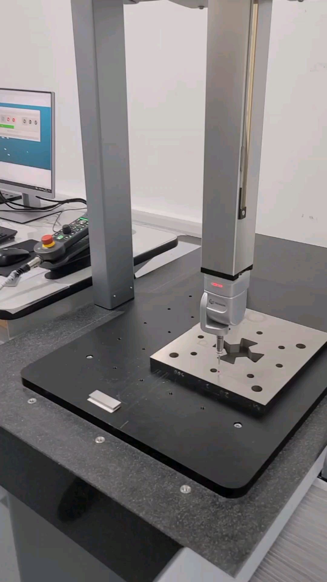 全闭环中走丝线切割机床模板跳步精度