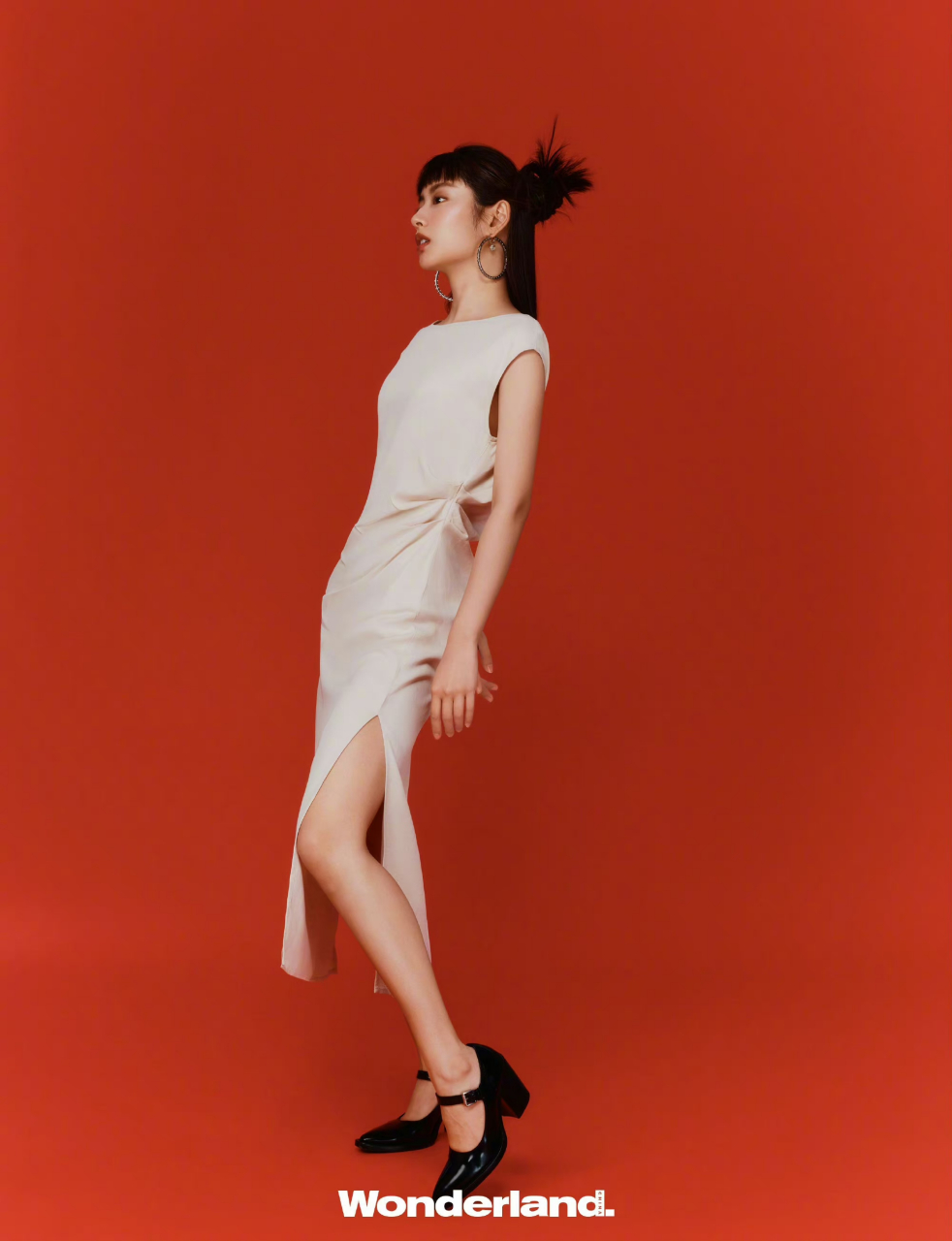 徐若晗wonderland封面大片,一张备受关注的新演员面孔,二次元漫画刘海