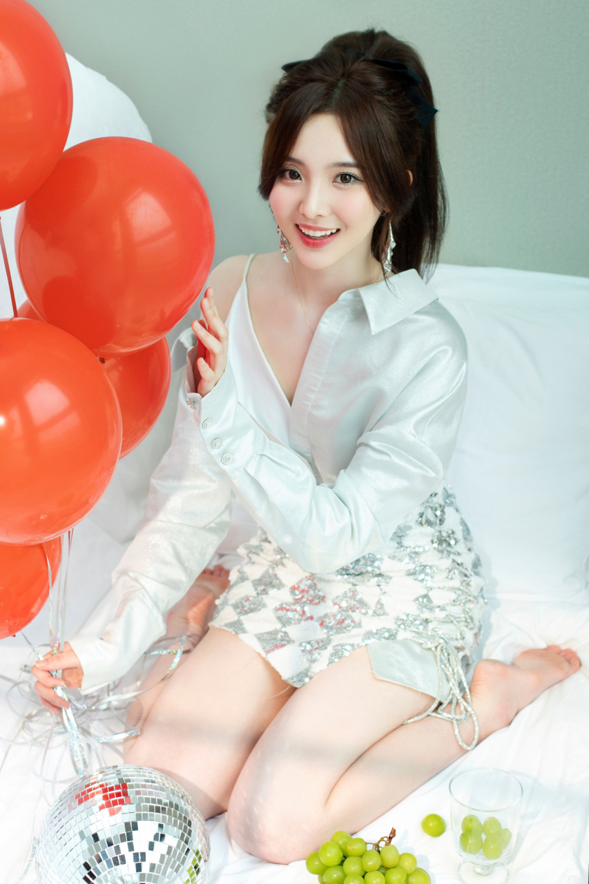 郑乃馨 美腿玉足好白嫩