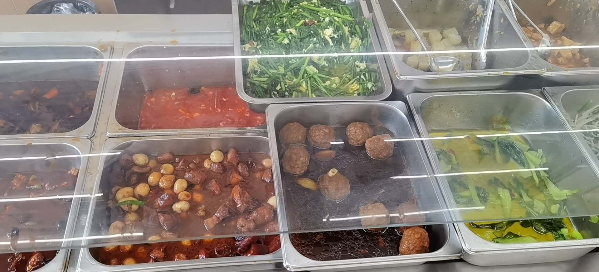 工厂食堂餐,和你们的工作餐比如何?