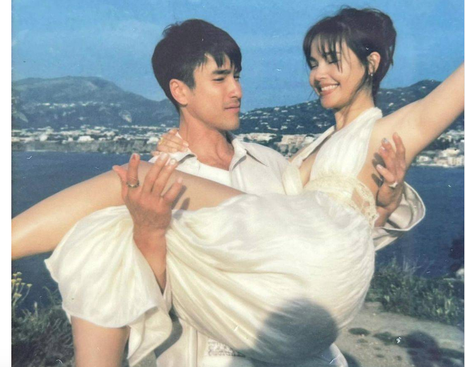 泰国民情侣yaya&nadech官宣结婚!长跑12年搭8部戏修成正果