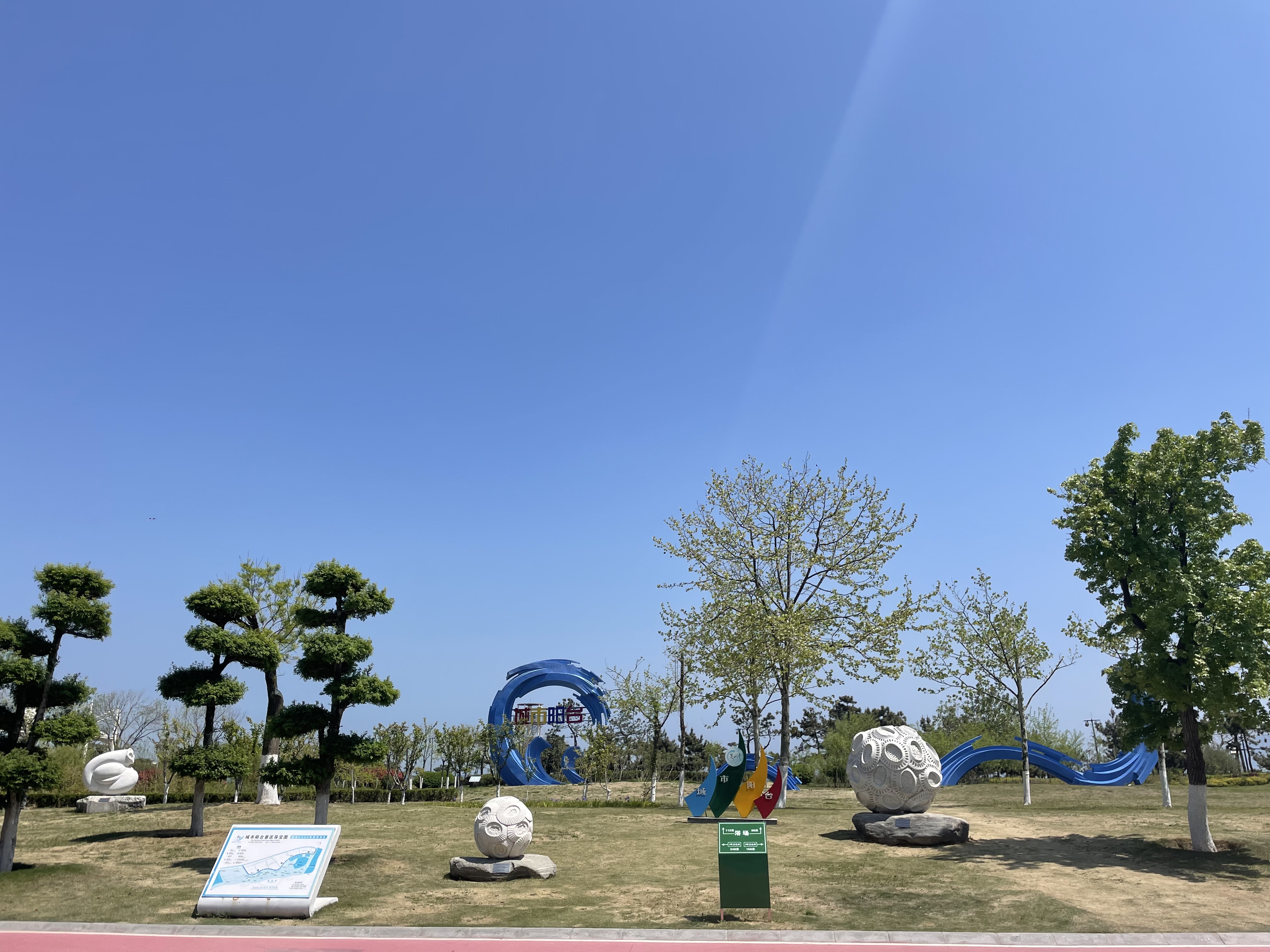 天清气朗,青岛城市阳台风景区看海,戏浪不负好时光