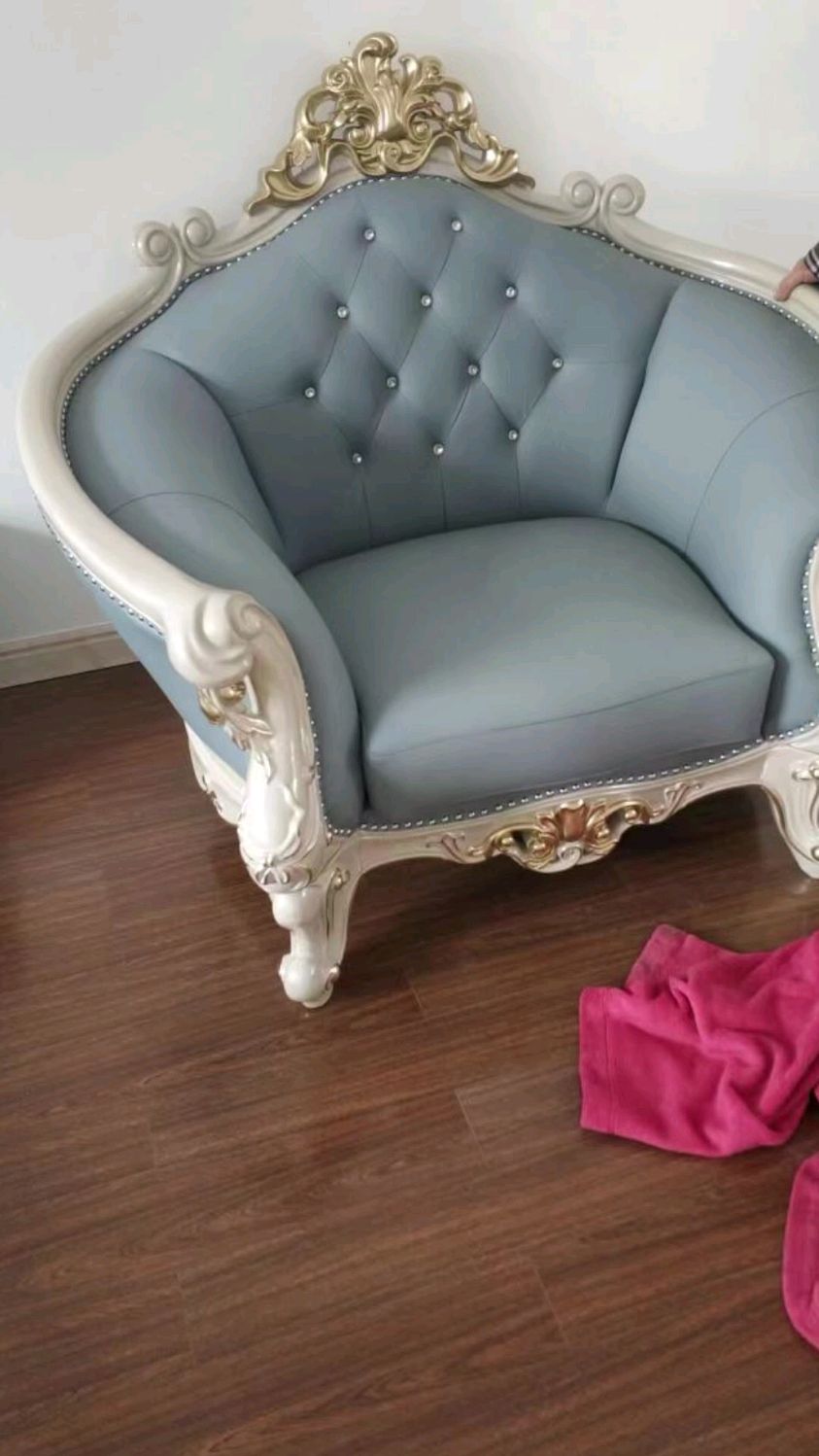 镇江搬家公司哪家好?欧式真皮沙发打包搬运.