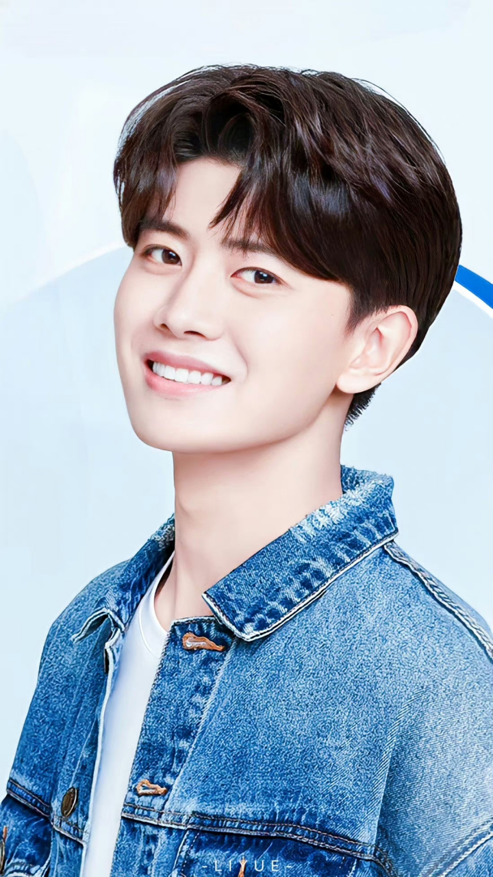 我被嘉伦那排整齐洁白的牙齿吸引住了!#任嘉伦