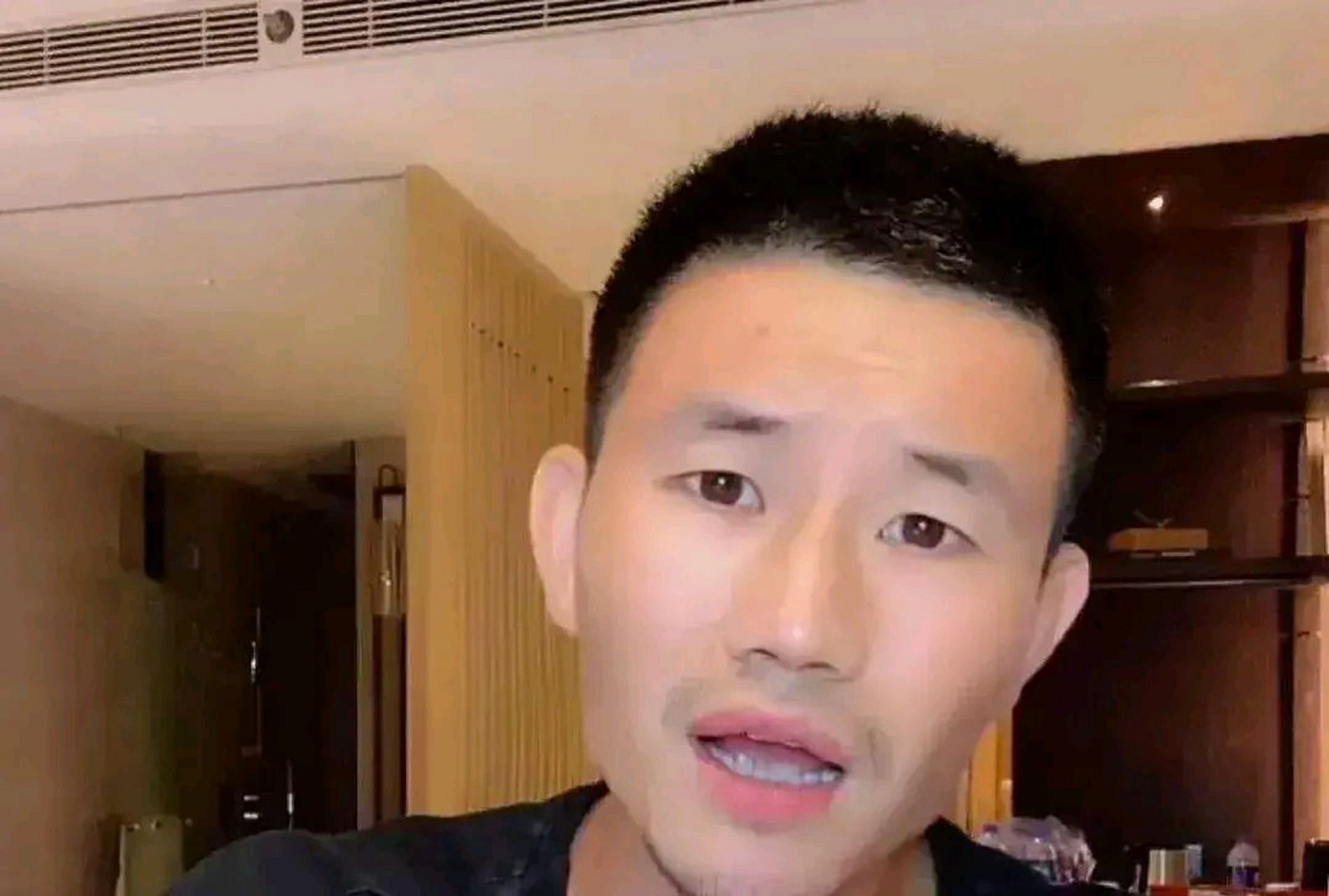 他提供的三辆卡车的视频被曝光,没想到却被网友抓到,当地民众表示,这