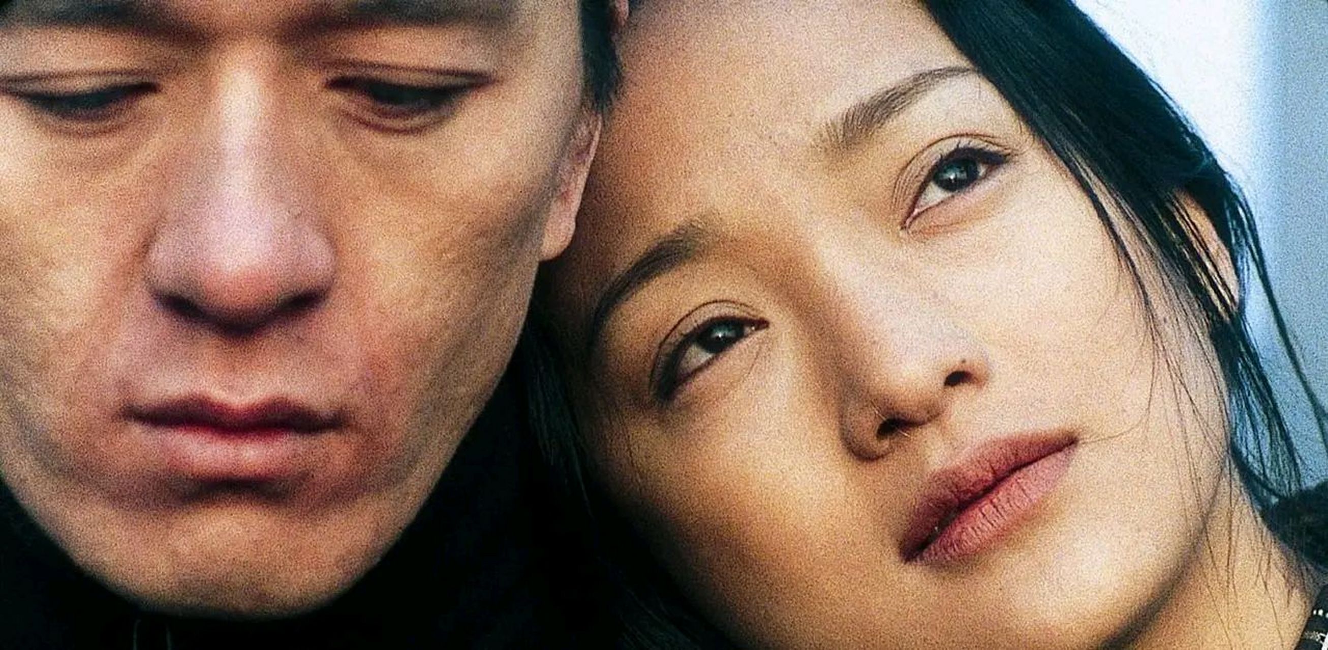 2010年,周迅男友贾宏声纵身一跃跳下14楼,父母赶到时他已经没了呼吸!