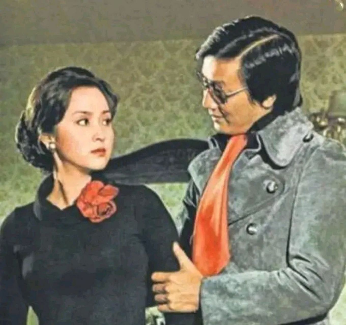 年轻时候的谢贤和他的老婆,感觉谢贤其实要比谢霆锋长得好看,有一种