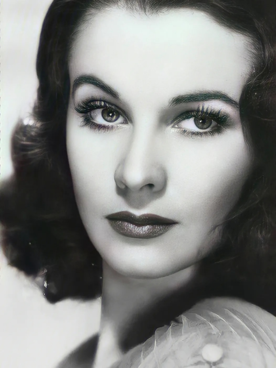 费雯丽,一个能和赫本媲美的女人,这样的美才是高级的.