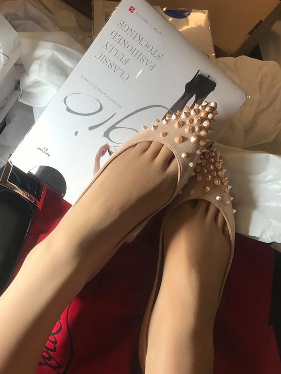 让你纯纯欲动的玉足  是不是很有女人味啊 #最美脚丫# #美脚# #足控