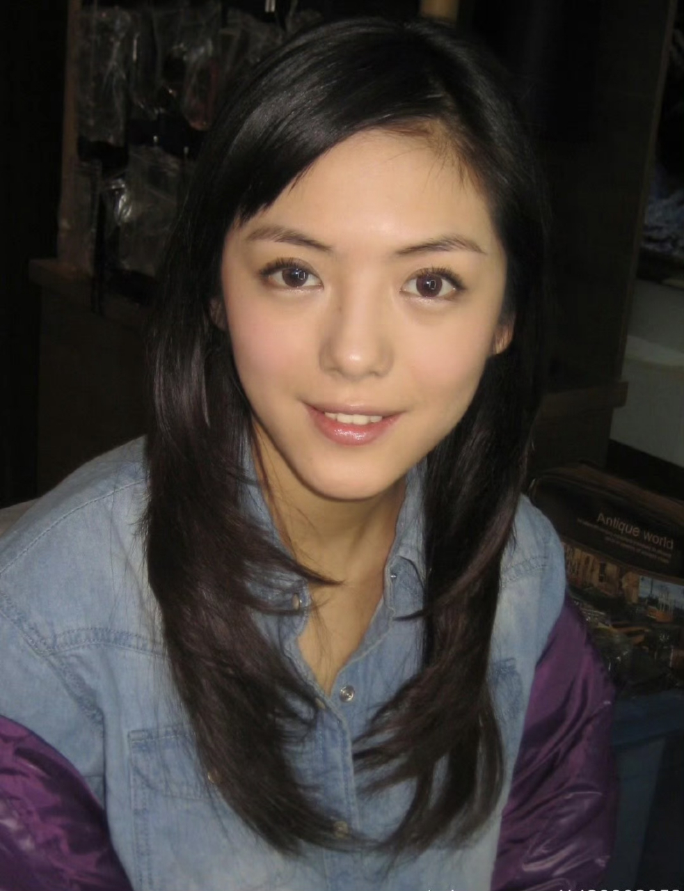 当年被誉为北电校花的蔡文静,素颜状态下五官还是很精致的,最近在